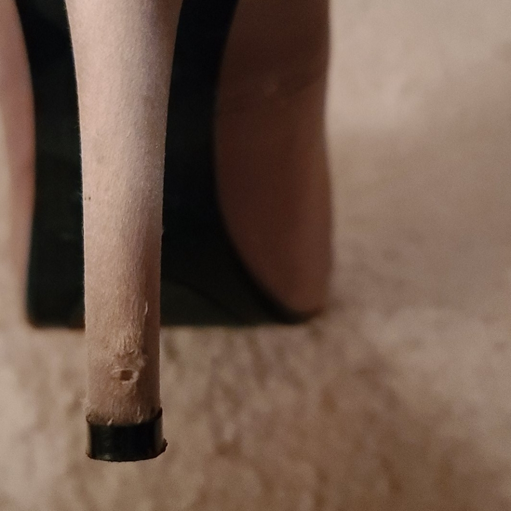 High Heel - Picture 4 of 4